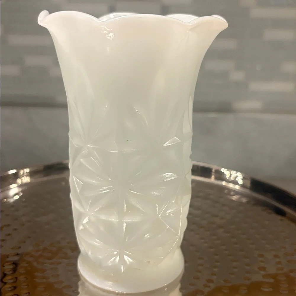 Elegant  Vase Vintage Hazel Atlas Milk Glass Starburst Pattern Ruffle Edge